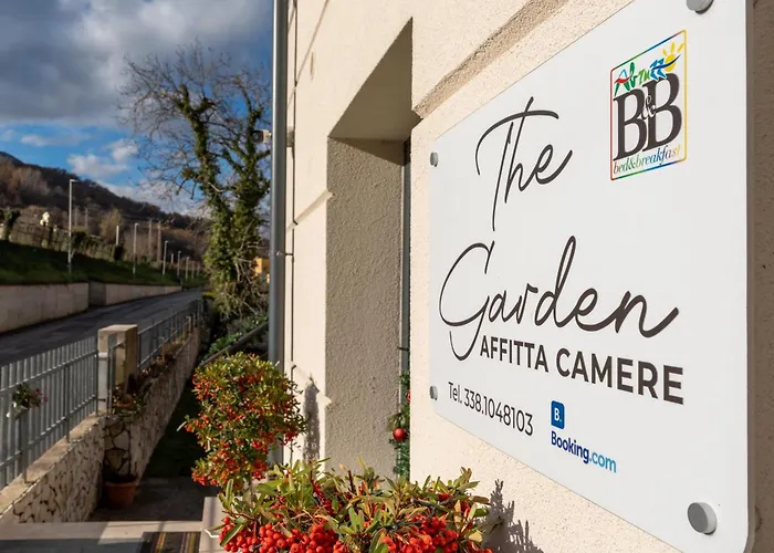 Bed & Breakfast The Garden Canistro